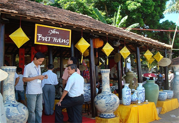 Bat Trang pottery village, then and now